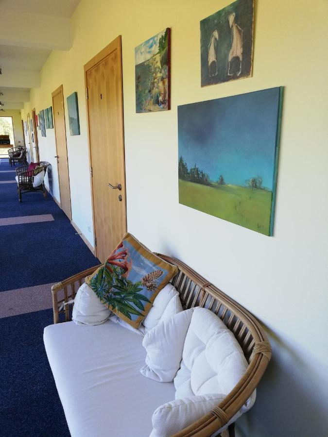 Rederi Hotell Roja Exteriör bild