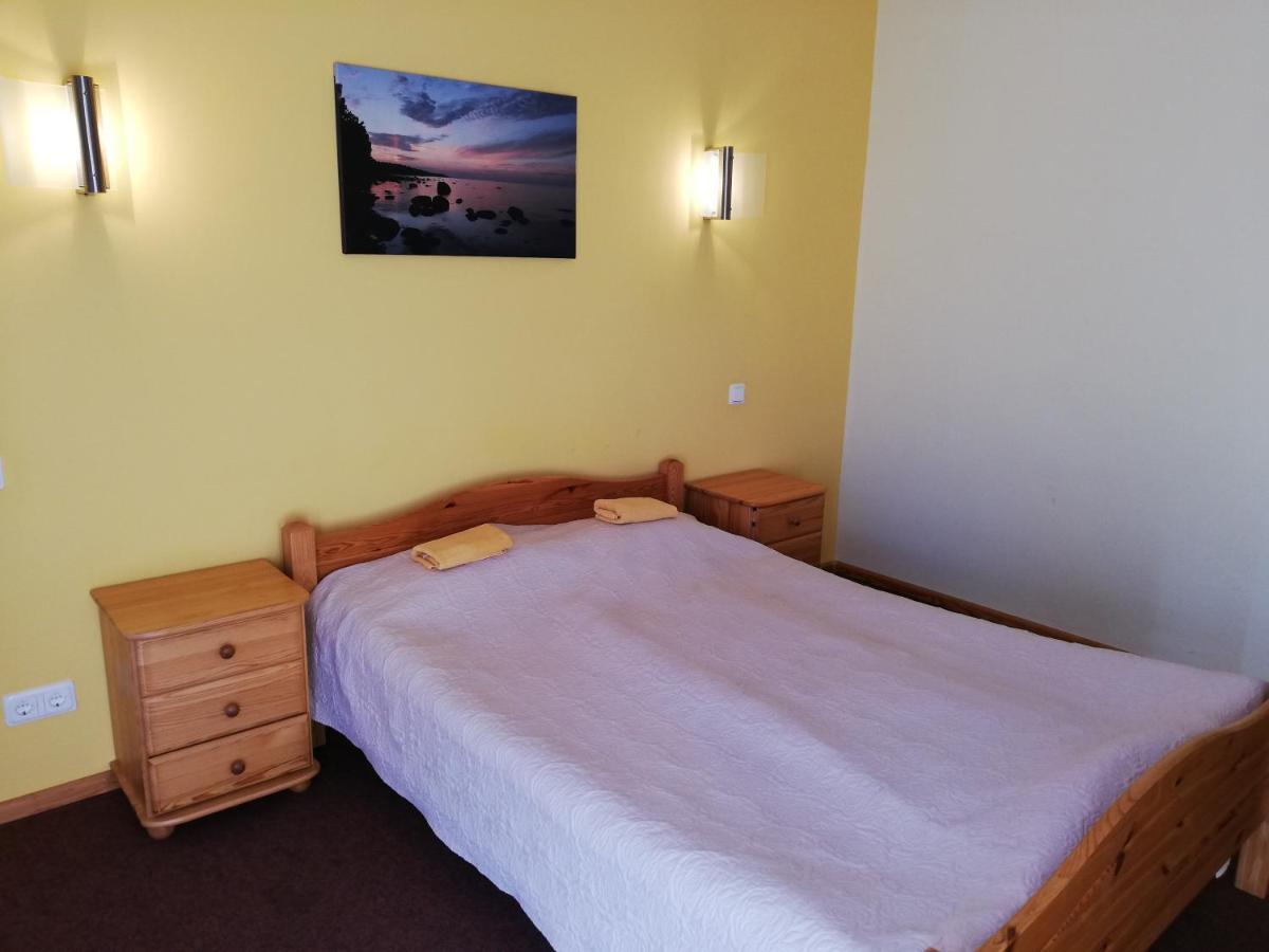 Rederi Hotell Roja Exteriör bild