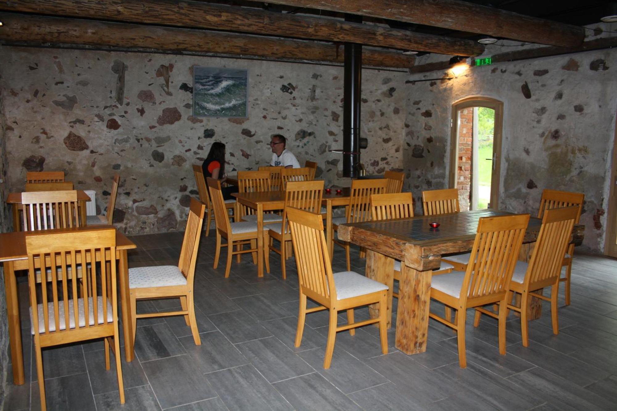 Rederi Hotell Roja Exteriör bild