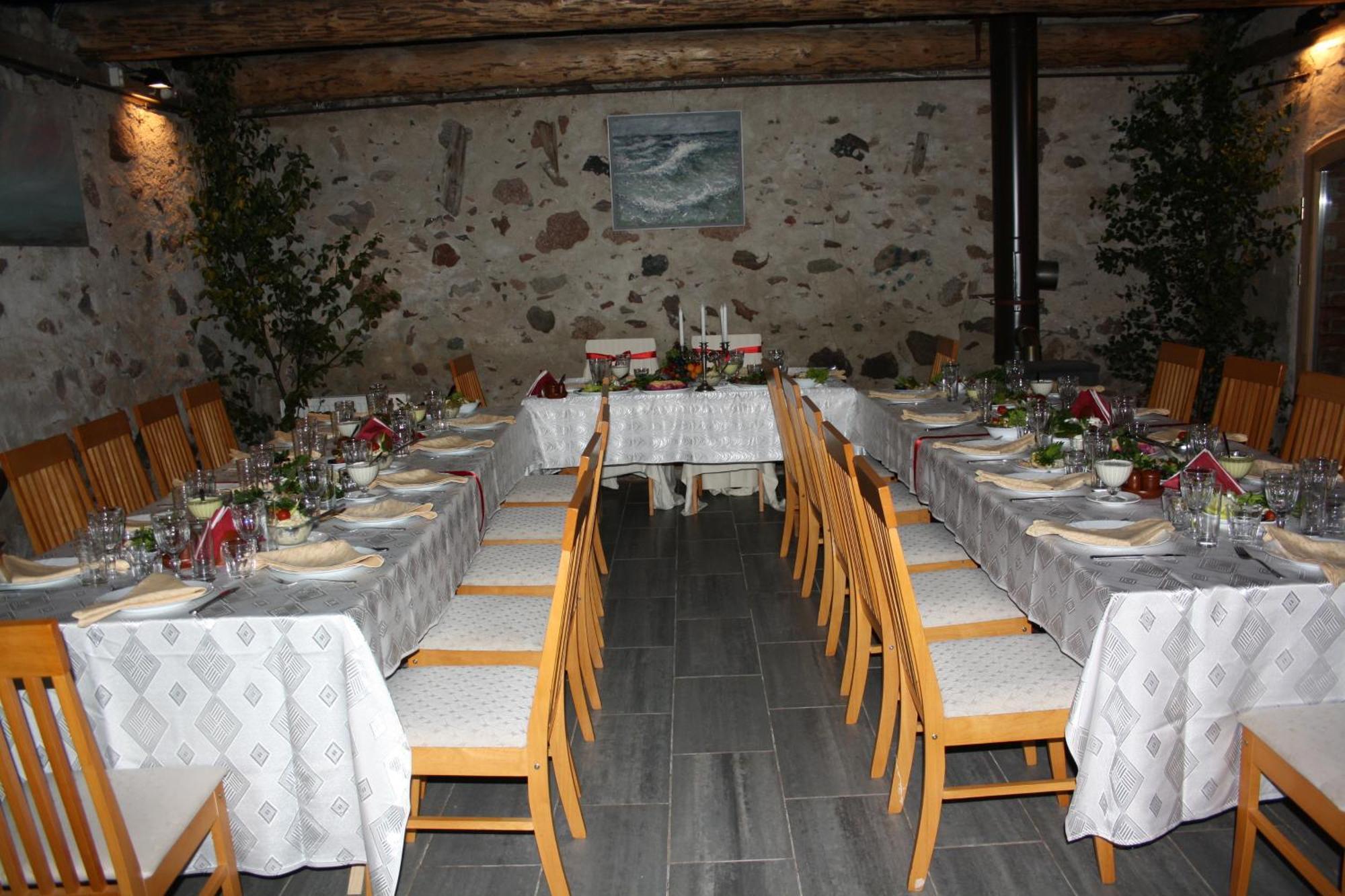 Rederi Hotell Roja Exteriör bild