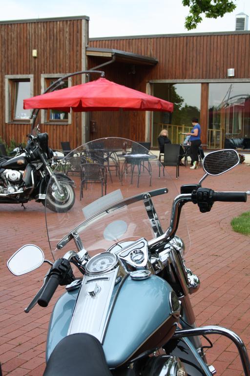 Rederi Hotell Roja Exteriör bild